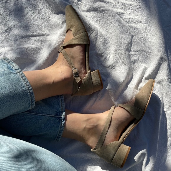 NOT FOR SALE- About Arianne Coral in Grey - Picture 3 of 6